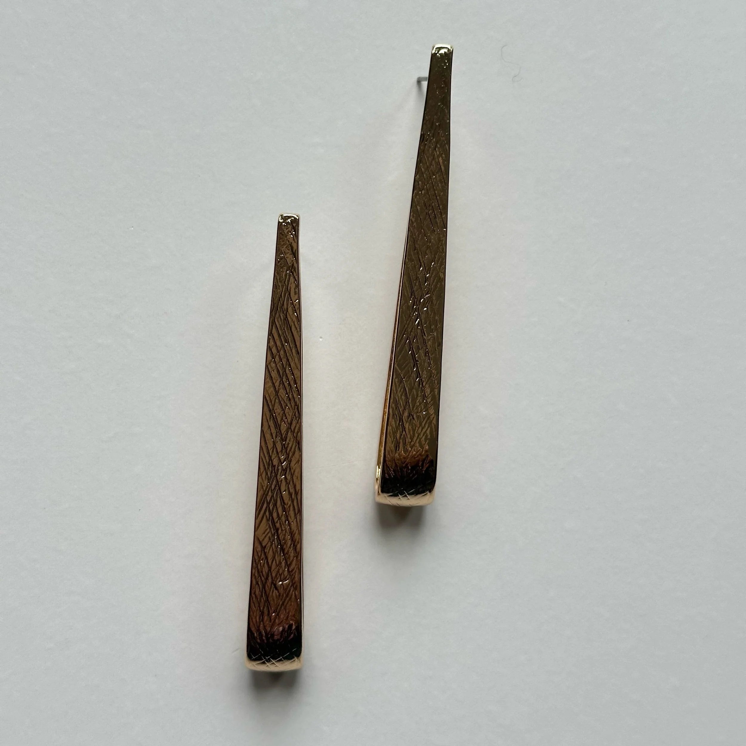 Sleek Streak Earrings (Gold)