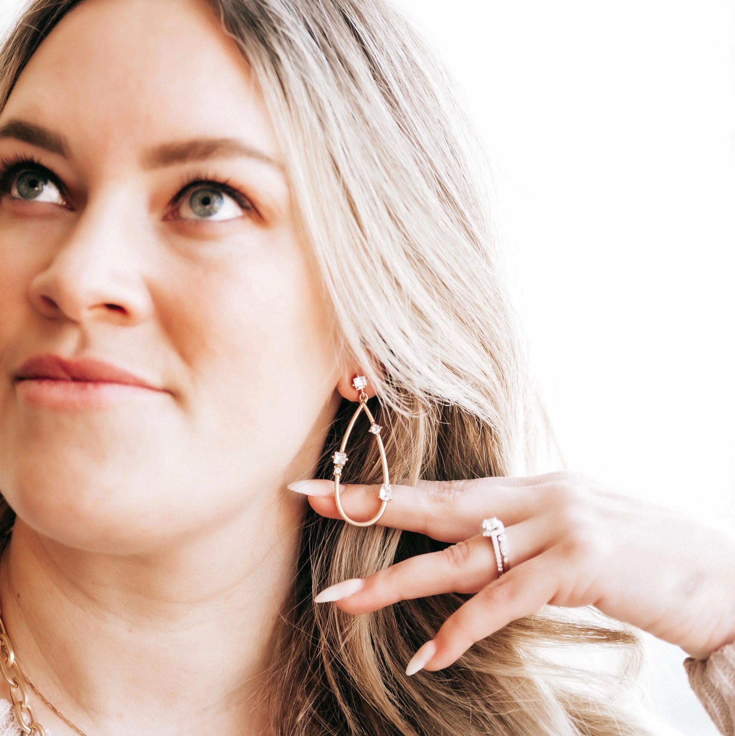 Subtle Shimmer Earrings (Gold)
