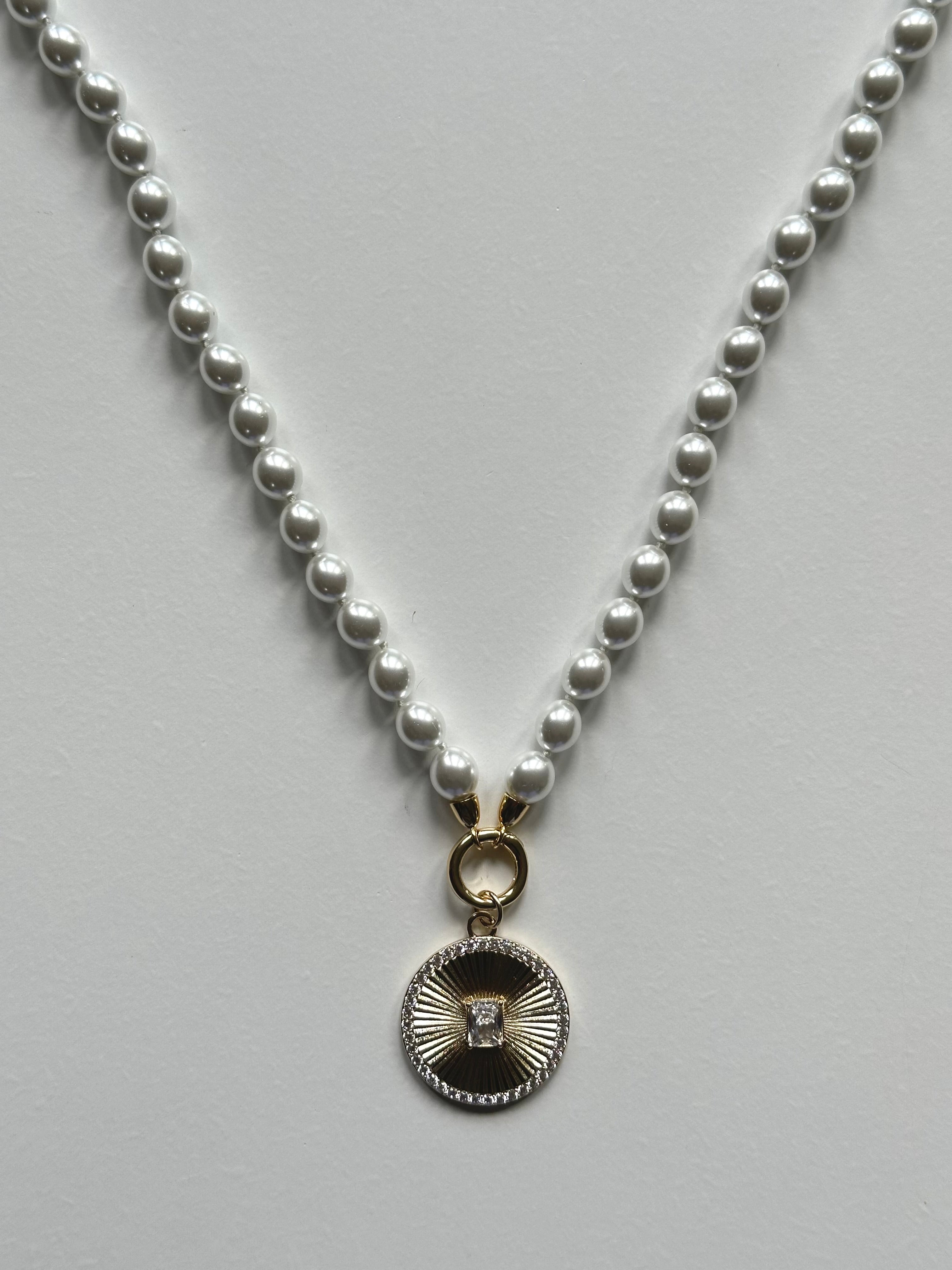 Refined Radiance Necklace